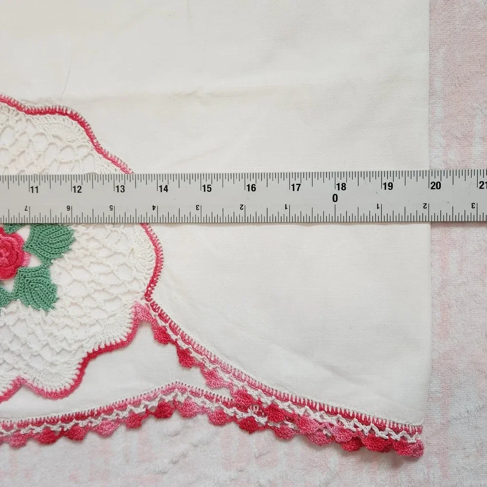 Vintage Embroidered Pillowcases Set of 2 White Pink Flower Floral‎ Crochet Trim